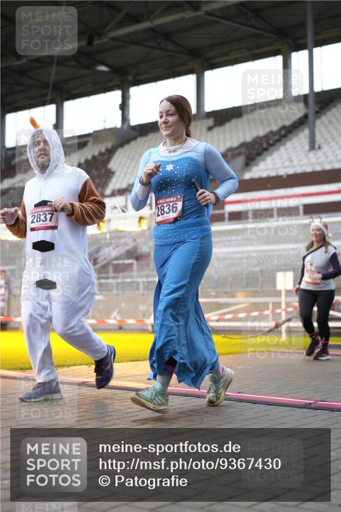 07.12.2025 - St. Pauli X-Mass-Run No. 15 Patografie http://msf.ph/oto/9367430 07.12.2025 10:51:47 Ziel 275, 328, 1964, 1982, 1984, 2165, 2553, 2593, 2607, 2836, 2837, 3223, 3228, 4550, 4862 meine-sportfotos.de