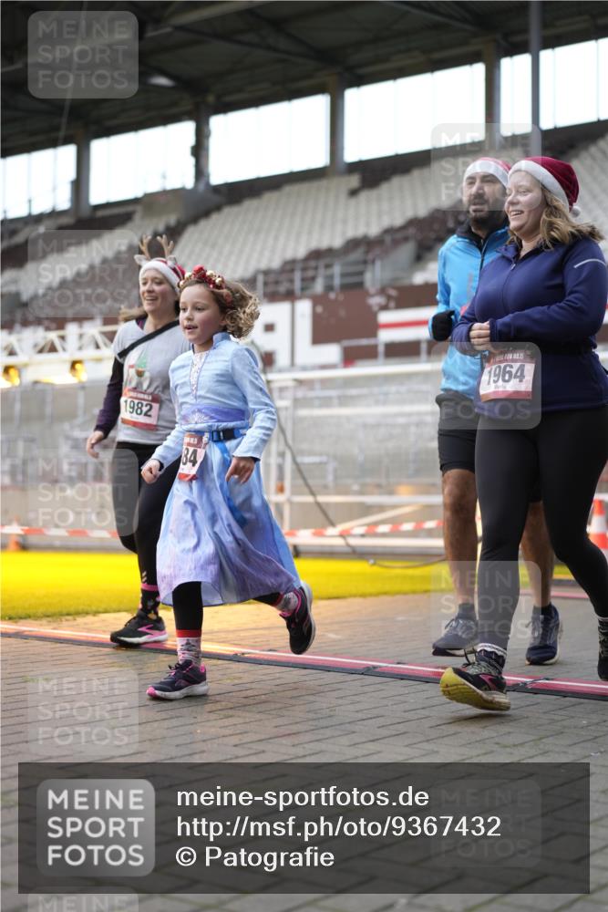 07.12.2025 - St. Pauli X-Mass-Run No. 15 Patografie http://msf.ph/oto/9367432 07.12.2025 10:51:48 Ziel 275, 328, 1964, 1982, 1984, 2165, 2287, 2289, 2553, 2593, 2607, 2836, 2837, 3223, 3228, 4550, 4862 meine-sportfotos.de