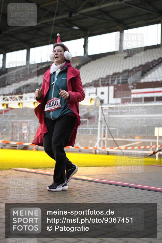 07.12.2025 - St. Pauli X-Mass-Run No. 15 Patografie http://msf.ph/oto/9367451 07.12.2025 10:52:03 Ziel 27, 1982, 2165, 2287, 2289, 2592, 2661, 4550, 4864, 4865, 4866, 4879, 4880 meine-sportfotos.de