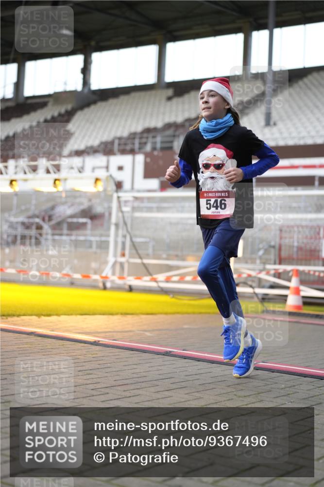 07.12.2025 - St. Pauli X-Mass-Run No. 15 Patografie http://msf.ph/oto/9367496 07.12.2025 10:53:18 Ziel 546, 1684, 3128 meine-sportfotos.de