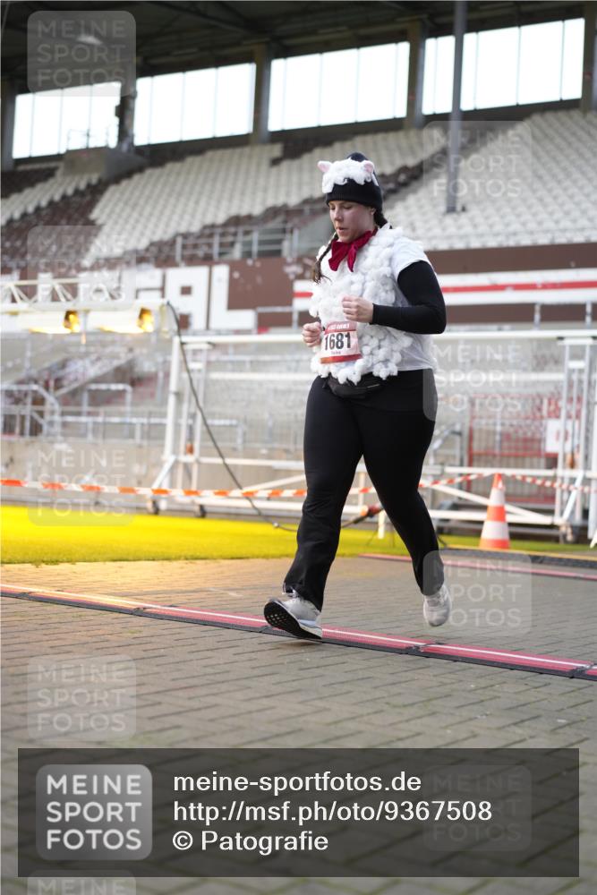 07.12.2025 - St. Pauli X-Mass-Run No. 15 Patografie http://msf.ph/oto/9367508 07.12.2025 10:53:31 Ziel 106, 546, 1679, 1680, 1681, 1682, 1683 meine-sportfotos.de