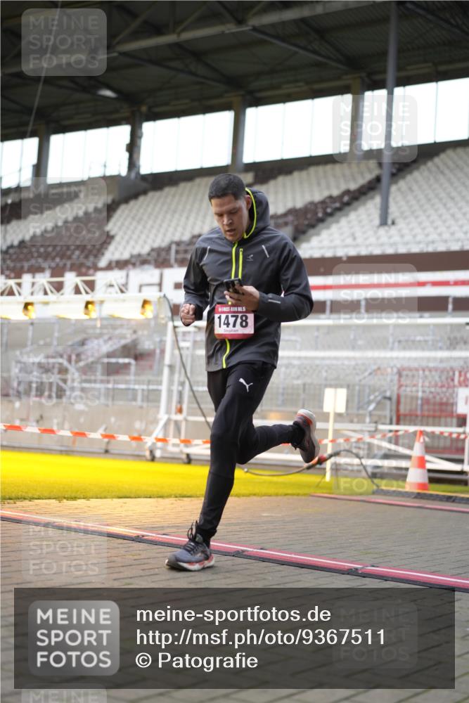 07.12.2025 - St. Pauli X-Mass-Run No. 15 Patografie http://msf.ph/oto/9367511 07.12.2025 10:53:40 Ziel 106, 1478, 1679, 1680, 1681, 1682, 1683 meine-sportfotos.de