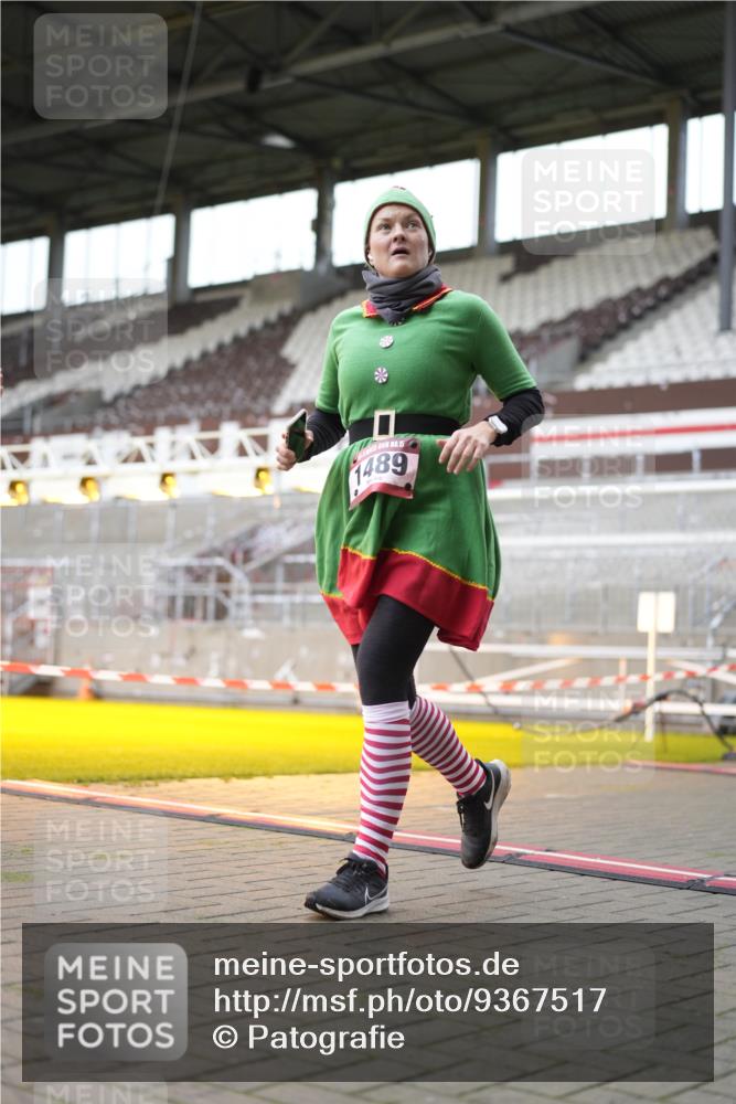 07.12.2025 - St. Pauli X-Mass-Run No. 15 Patografie http://msf.ph/oto/9367517 07.12.2025 10:54:19 Ziel 1489 meine-sportfotos.de