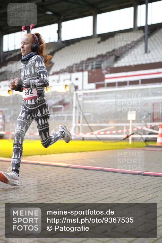 07.12.2025 - St. Pauli X-Mass-Run No. 15 Patografie http://msf.ph/oto/9367535 07.12.2025 10:54:36 Ziel 656, 692, 1177, 2286, 2328, 2358, 2360, 2832, 3391, 3437 meine-sportfotos.de