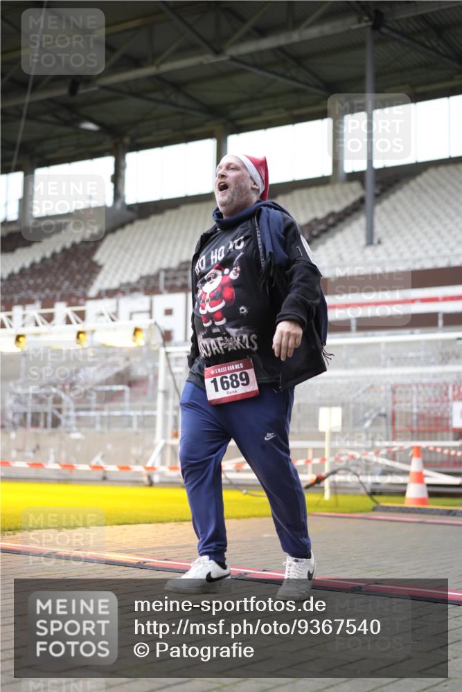 07.12.2025 - St. Pauli X-Mass-Run No. 15 Patografie http://msf.ph/oto/9367540 07.12.2025 10:55:05 Ziel 1393, 1689 meine-sportfotos.de