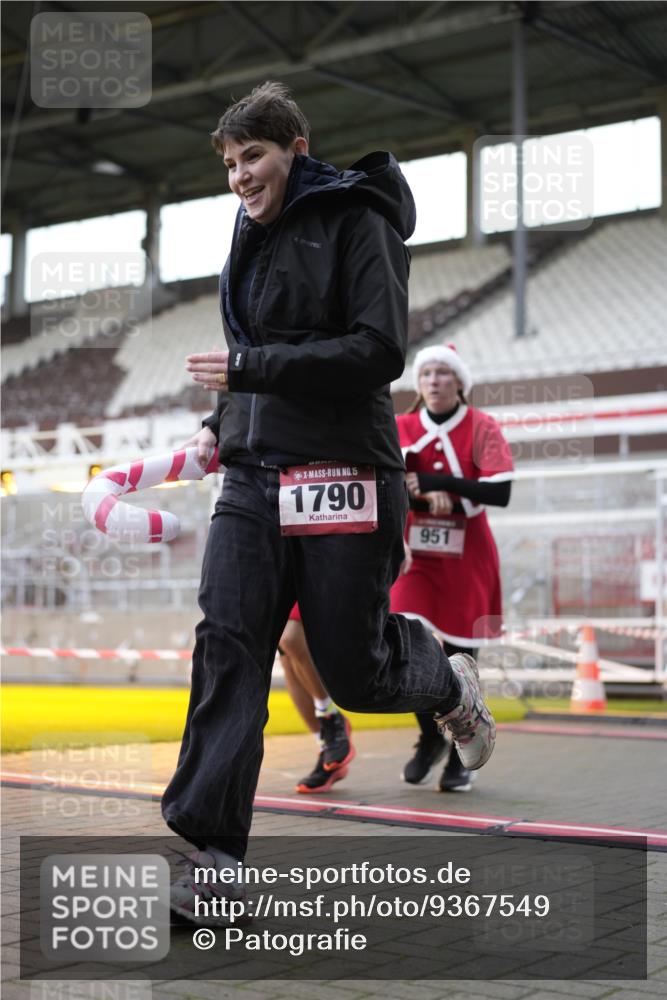 07.12.2025 - St. Pauli X-Mass-Run No. 15 Patografie http://msf.ph/oto/9367549 07.12.2025 10:56:10 Ziel 951, 955, 1790, 1793, 4493 meine-sportfotos.de