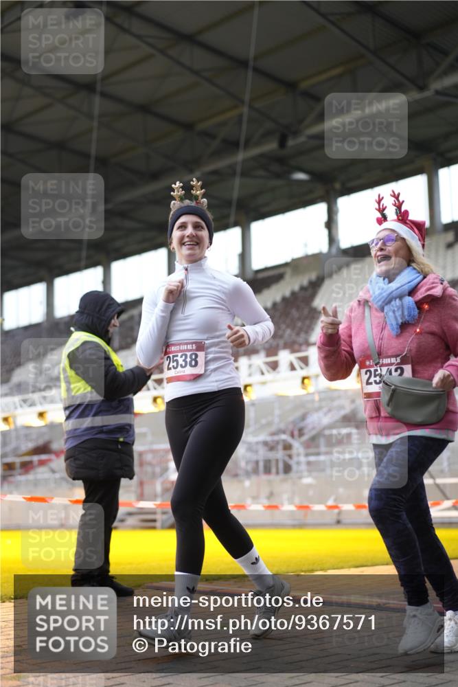 07.12.2025 - St. Pauli X-Mass-Run No. 15 Patografie http://msf.ph/oto/9367571 07.12.2025 10:56:42 Ziel 55, 236, 248, 417, 555, 568, 759, 2538, 2542, 2664 meine-sportfotos.de