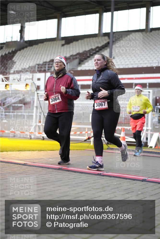 07.12.2025 - St. Pauli X-Mass-Run No. 15 Patografie http://msf.ph/oto/9367596 07.12.2025 10:57:10 Ziel 130, 251, 280, 773, 1097, 1099, 1387, 2665, 3064, 3067 meine-sportfotos.de