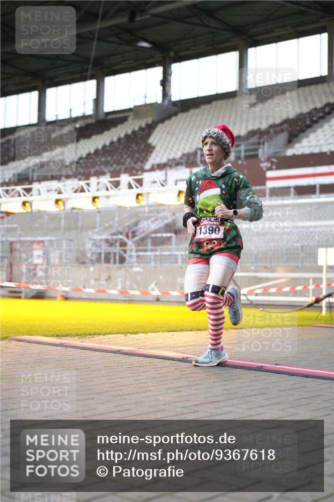 07.12.2025 - St. Pauli X-Mass-Run No. 15 Patografie http://msf.ph/oto/9367618 07.12.2025 10:57:40 Ziel 170, 324, 1213, 1390 meine-sportfotos.de