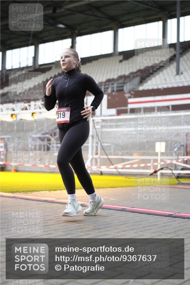 07.12.2025 - St. Pauli X-Mass-Run No. 15 Patografie http://msf.ph/oto/9367637 07.12.2025 10:58:31 Ziel 7 meine-sportfotos.de