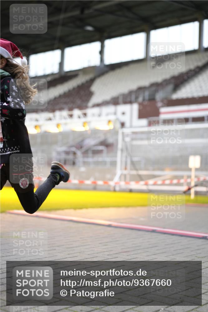 07.12.2025 - St. Pauli X-Mass-Run No. 15 Patografie http://msf.ph/oto/9367660 07.12.2025 10:58:56 Ziel 582, 606, 907, 1160, 1174, 1451, 1453, 1456, 1458, 1459, 1476, 1508 meine-sportfotos.de
