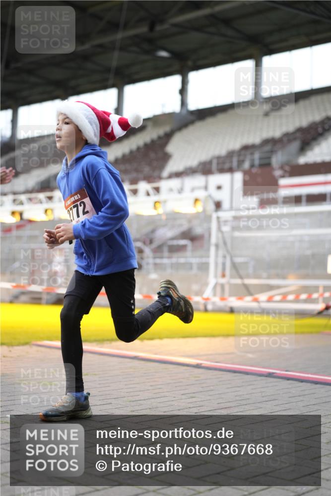 07.12.2025 - St. Pauli X-Mass-Run No. 15 Patografie http://msf.ph/oto/9367668 07.12.2025 10:59:06 Ziel 242, 582, 1508, 2503, 2772 meine-sportfotos.de