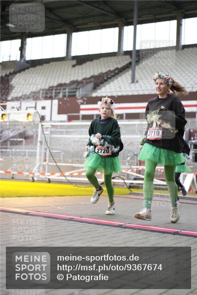 07.12.2025 - St. Pauli X-Mass-Run No. 15 Patografie http://msf.ph/oto/9367674 07.12.2025 10:59:14 Ziel 242, 2503, 2719, 2720, 2721, 2727, 2772 meine-sportfotos.de
