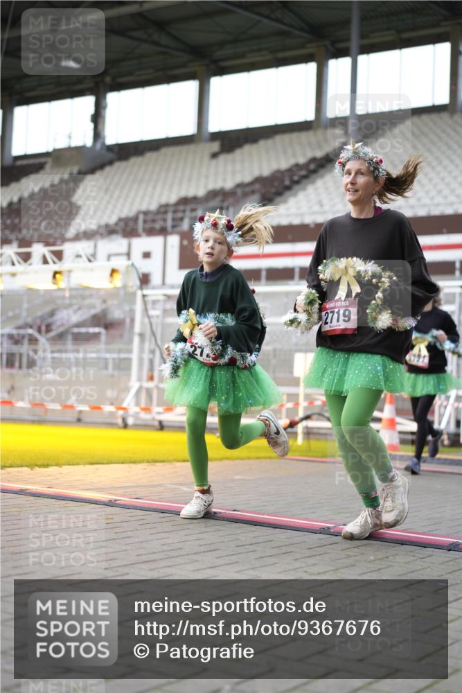 07.12.2025 - St. Pauli X-Mass-Run No. 15 Patografie http://msf.ph/oto/9367676 07.12.2025 10:59:14 Ziel 242, 2503, 2719, 2720, 2721, 2727, 2772 meine-sportfotos.de