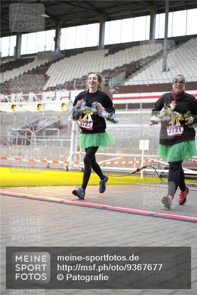 07.12.2025 - St. Pauli X-Mass-Run No. 15 Patografie http://msf.ph/oto/9367677 07.12.2025 10:59:15 Ziel 242, 2503, 2719, 2720, 2721, 2727, 2772 meine-sportfotos.de