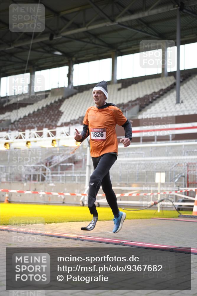 07.12.2025 - St. Pauli X-Mass-Run No. 15 Patografie http://msf.ph/oto/9367682 07.12.2025 10:59:23 Ziel 1826, 2719, 2720, 2721, 2727 meine-sportfotos.de