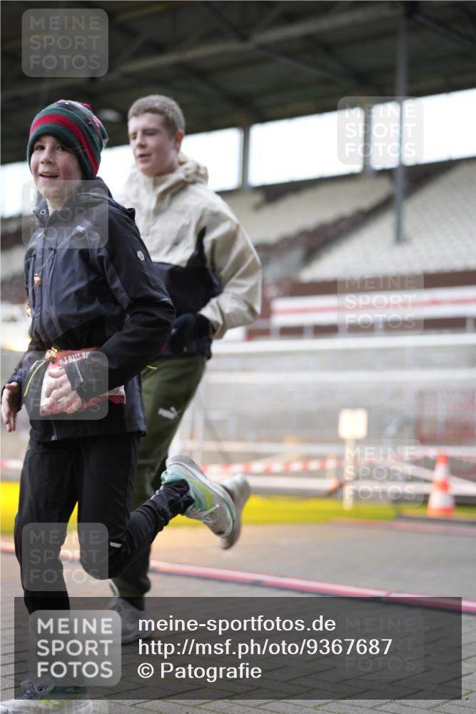 07.12.2025 - St. Pauli X-Mass-Run No. 15 Patografie http://msf.ph/oto/9367687 07.12.2025 10:59:30 Ziel 301, 306, 420, 1826, 2721, 2727, 4128 meine-sportfotos.de