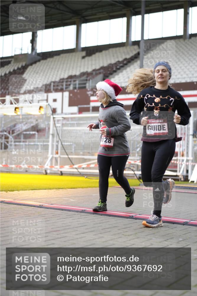 07.12.2025 - St. Pauli X-Mass-Run No. 15 Patografie http://msf.ph/oto/9367692 07.12.2025 10:59:36 Ziel 301, 306, 420, 1826, 4128 meine-sportfotos.de