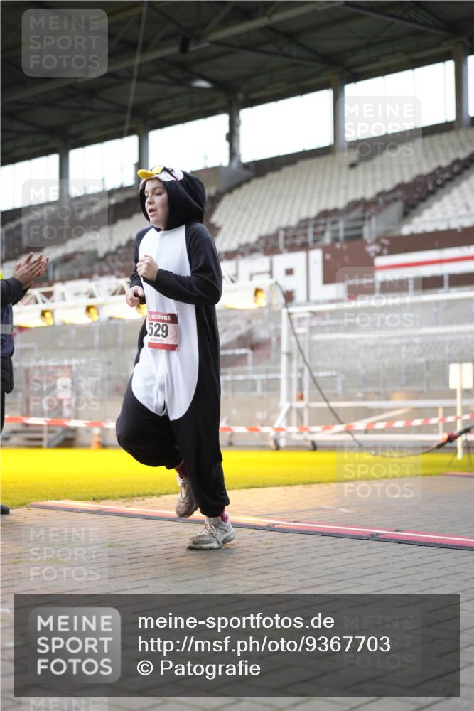 07.12.2025 - St. Pauli X-Mass-Run No. 15 Patografie http://msf.ph/oto/9367703 07.12.2025 11:00:00 Ziel 529, 1482, 1558, 1702, 3586 meine-sportfotos.de