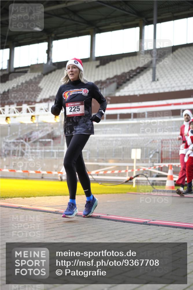 07.12.2025 - St. Pauli X-Mass-Run No. 15 Patografie http://msf.ph/oto/9367708 07.12.2025 11:00:15 Ziel 225, 529, 985, 988, 3586, 4793 meine-sportfotos.de