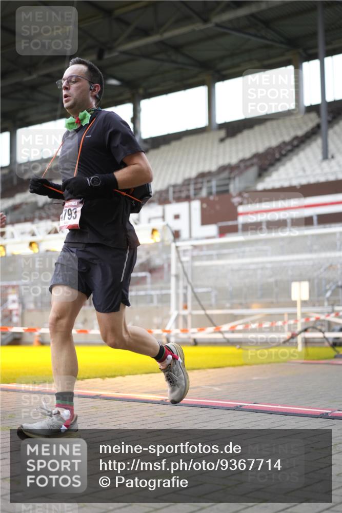 07.12.2025 - St. Pauli X-Mass-Run No. 15 Patografie http://msf.ph/oto/9367714 07.12.2025 11:00:18 Ziel 225, 435, 440, 611, 985, 988, 3952, 4478, 4793 meine-sportfotos.de