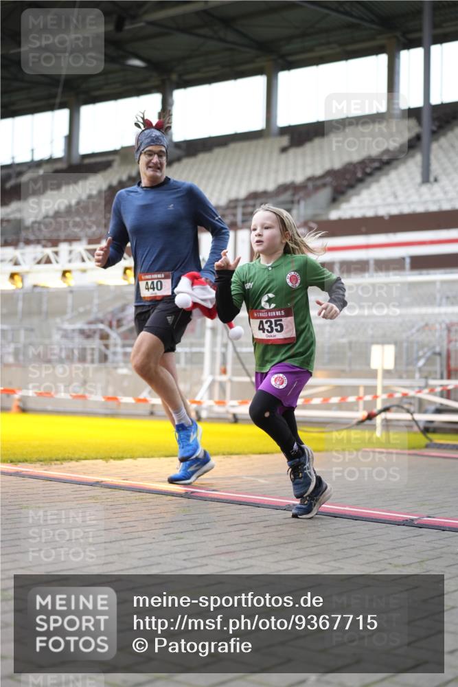 07.12.2025 - St. Pauli X-Mass-Run No. 15 Patografie http://msf.ph/oto/9367715 07.12.2025 11:00:21 Ziel 225, 435, 440, 611, 985, 988, 1721, 3952, 4478, 4793 meine-sportfotos.de