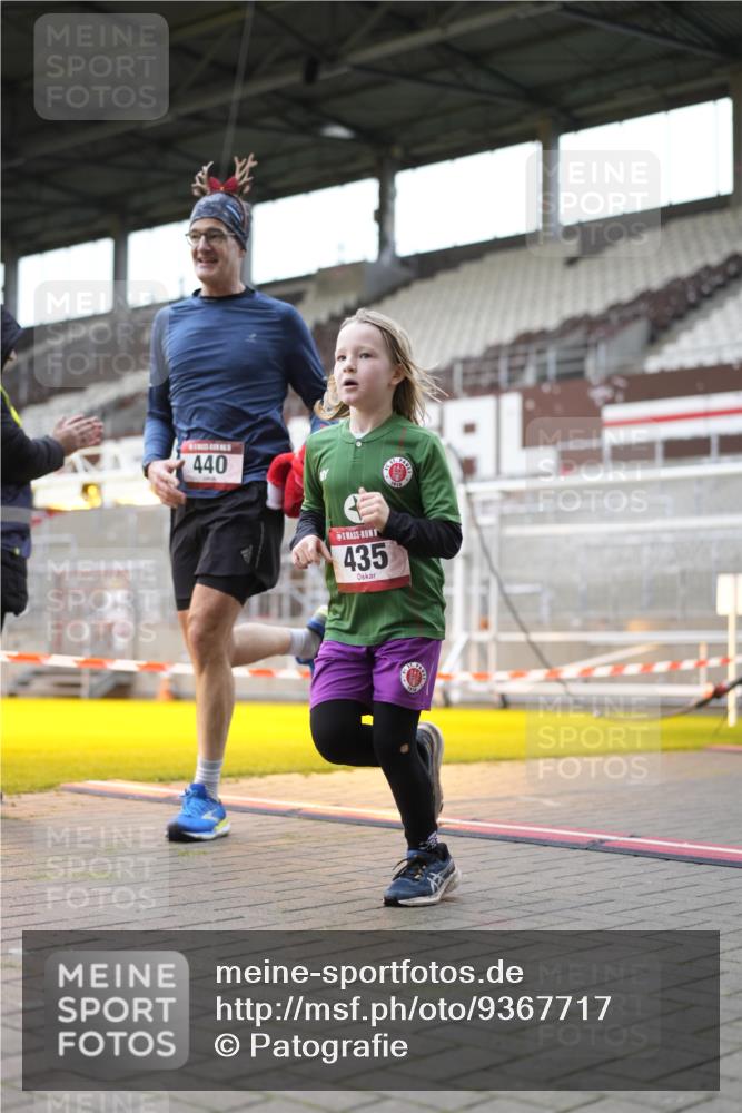 07.12.2025 - St. Pauli X-Mass-Run No. 15 Patografie http://msf.ph/oto/9367717 07.12.2025 11:00:21 Ziel 225, 435, 440, 611, 985, 988, 1721, 3952, 4478, 4793 meine-sportfotos.de