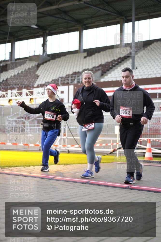 07.12.2025 - St. Pauli X-Mass-Run No. 15 Patografie http://msf.ph/oto/9367720 07.12.2025 11:00:24 Ziel 225, 435, 440, 611, 985, 988, 1721, 3952, 4478, 4793 meine-sportfotos.de