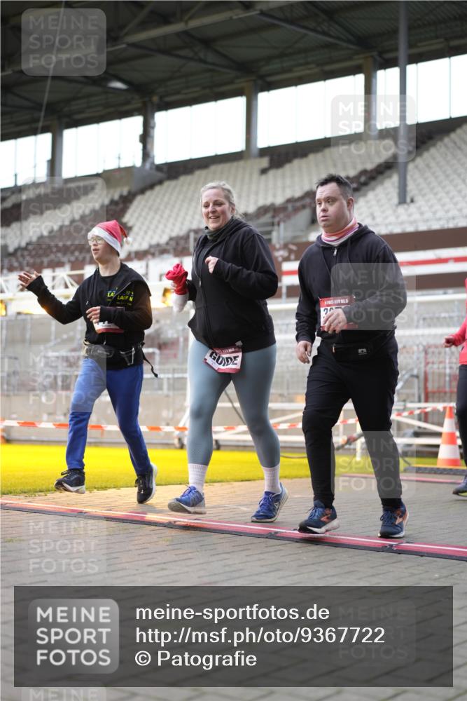 07.12.2025 - St. Pauli X-Mass-Run No. 15 Patografie http://msf.ph/oto/9367722 07.12.2025 11:00:24 Ziel 225, 435, 440, 611, 985, 988, 1721, 3952, 4478, 4793 meine-sportfotos.de