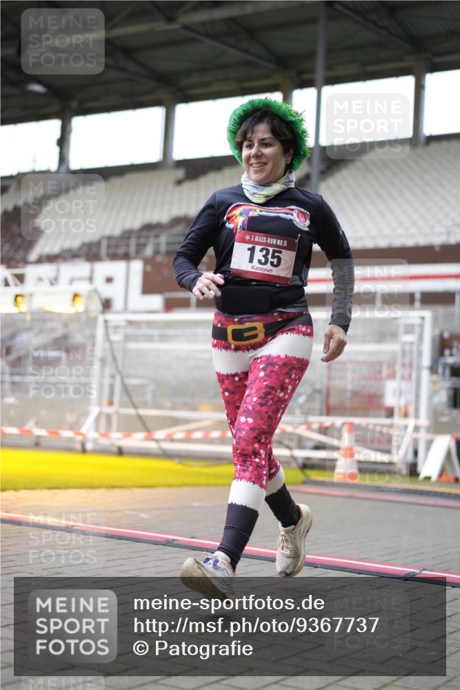 07.12.2025 - St. Pauli X-Mass-Run No. 15 Patografie http://msf.ph/oto/9367737 07.12.2025 11:00:44 Ziel 68, 135, 410, 433, 439, 492, 1065, 1068, 1660, 3349, 3353 meine-sportfotos.de