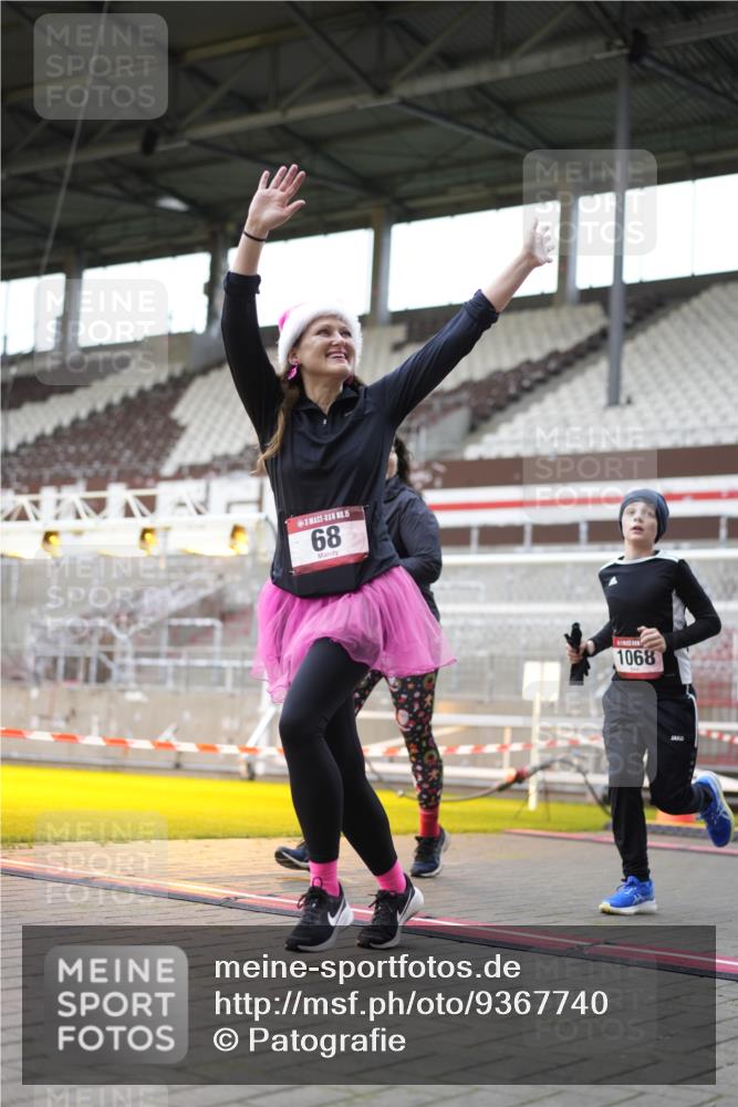 07.12.2025 - St. Pauli X-Mass-Run No. 15 Patografie http://msf.ph/oto/9367740 07.12.2025 11:00:49 Ziel 68, 135, 492, 1065, 1068, 1660, 3349, 3353 meine-sportfotos.de