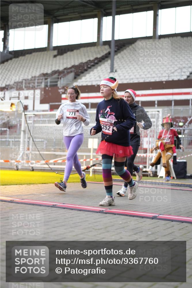 07.12.2025 - St. Pauli X-Mass-Run No. 15 Patografie http://msf.ph/oto/9367760 07.12.2025 11:01:19 Ziel 132, 139, 557, 766, 770, 771, 1300, 1367, 1615, 2251, 2252 meine-sportfotos.de