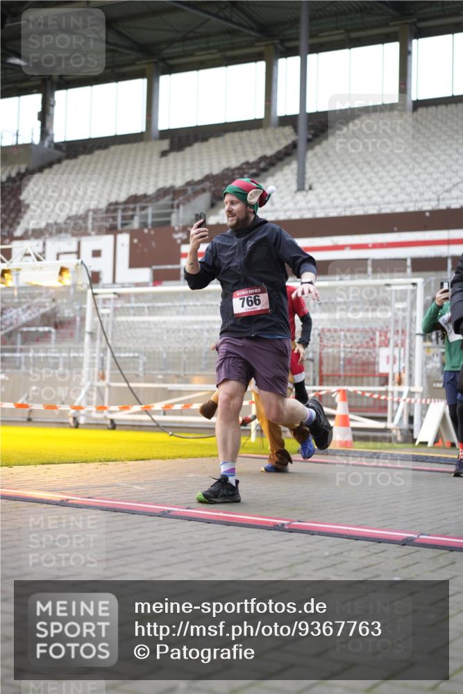07.12.2025 - St. Pauli X-Mass-Run No. 15 Patografie http://msf.ph/oto/9367763 07.12.2025 11:01:21 Ziel 132, 139, 557, 766, 770, 771, 1300, 1367, 1615, 2251, 2252 meine-sportfotos.de