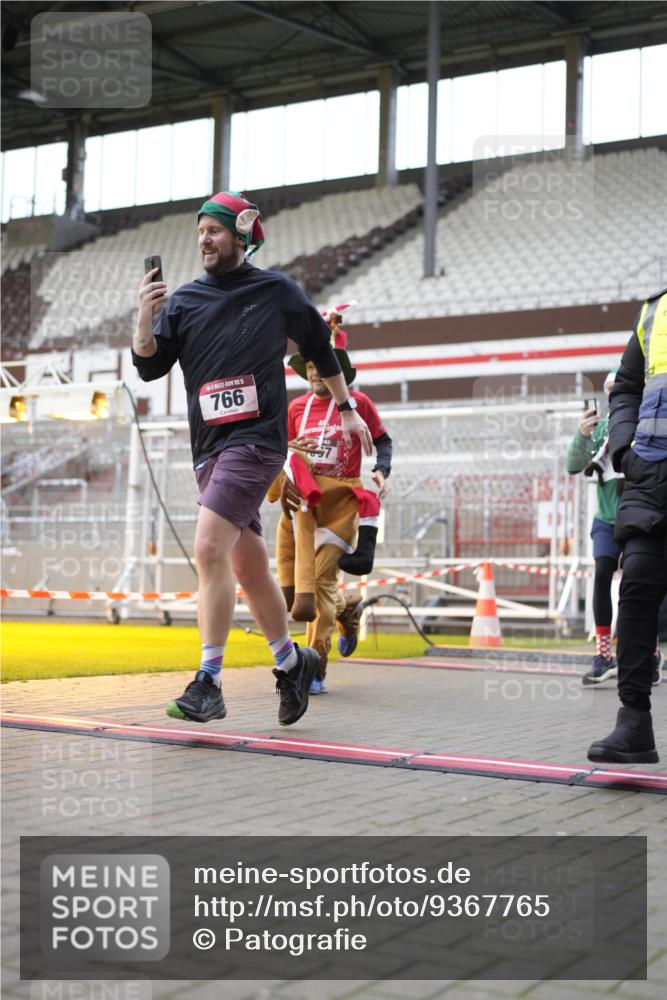 07.12.2025 - St. Pauli X-Mass-Run No. 15 Patografie http://msf.ph/oto/9367765 07.12.2025 11:01:21 Ziel 132, 139, 557, 766, 770, 771, 1300, 1367, 1615, 2251, 2252 meine-sportfotos.de