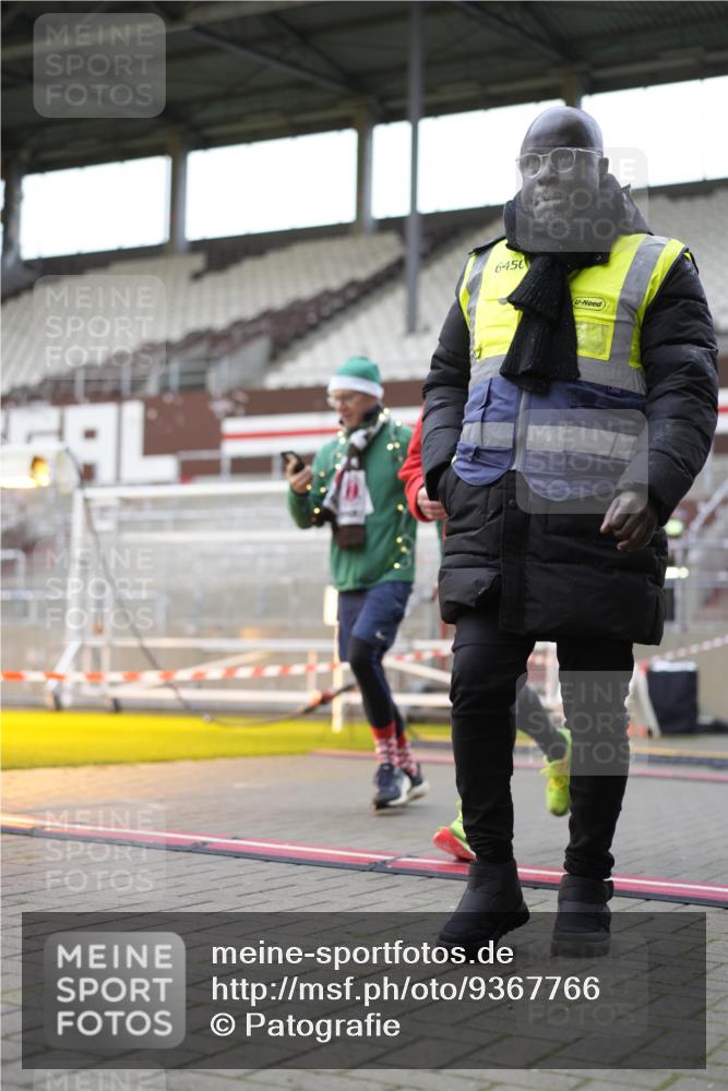 07.12.2025 - St. Pauli X-Mass-Run No. 15 Patografie http://msf.ph/oto/9367766 07.12.2025 11:01:22 Ziel 132, 139, 557, 766, 770, 771, 1300, 1367, 1615, 2251, 2252 meine-sportfotos.de