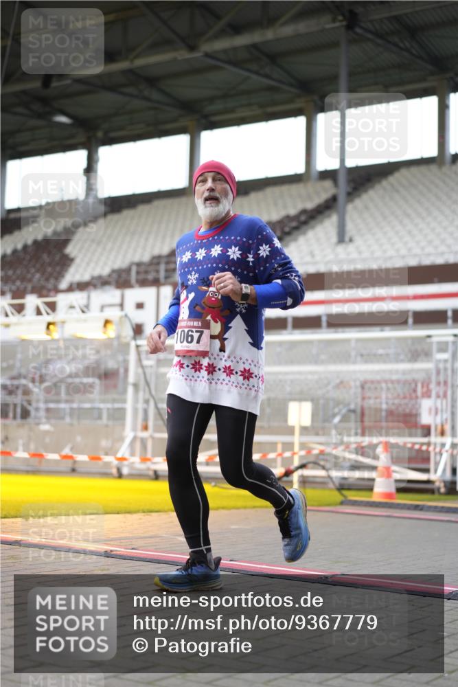 07.12.2025 - St. Pauli X-Mass-Run No. 15 Patografie http://msf.ph/oto/9367779 07.12.2025 11:01:40 Ziel 336, 376, 1045, 1048, 1067, 1637, 1640 meine-sportfotos.de