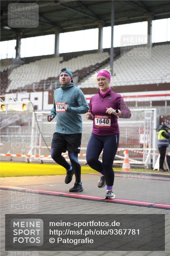 07.12.2025 - St. Pauli X-Mass-Run No. 15 Patografie http://msf.ph/oto/9367781 07.12.2025 11:01:42 Ziel 336, 376, 1045, 1048, 1067, 1637, 1640 meine-sportfotos.de