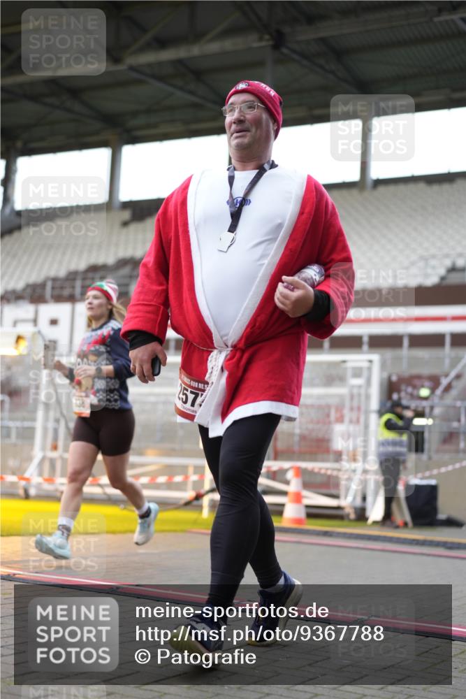 07.12.2025 - St. Pauli X-Mass-Run No. 15 Patografie http://msf.ph/oto/9367788 07.12.2025 11:01:53 Ziel 837, 838, 842, 851, 1067, 1637, 1640, 2576 meine-sportfotos.de