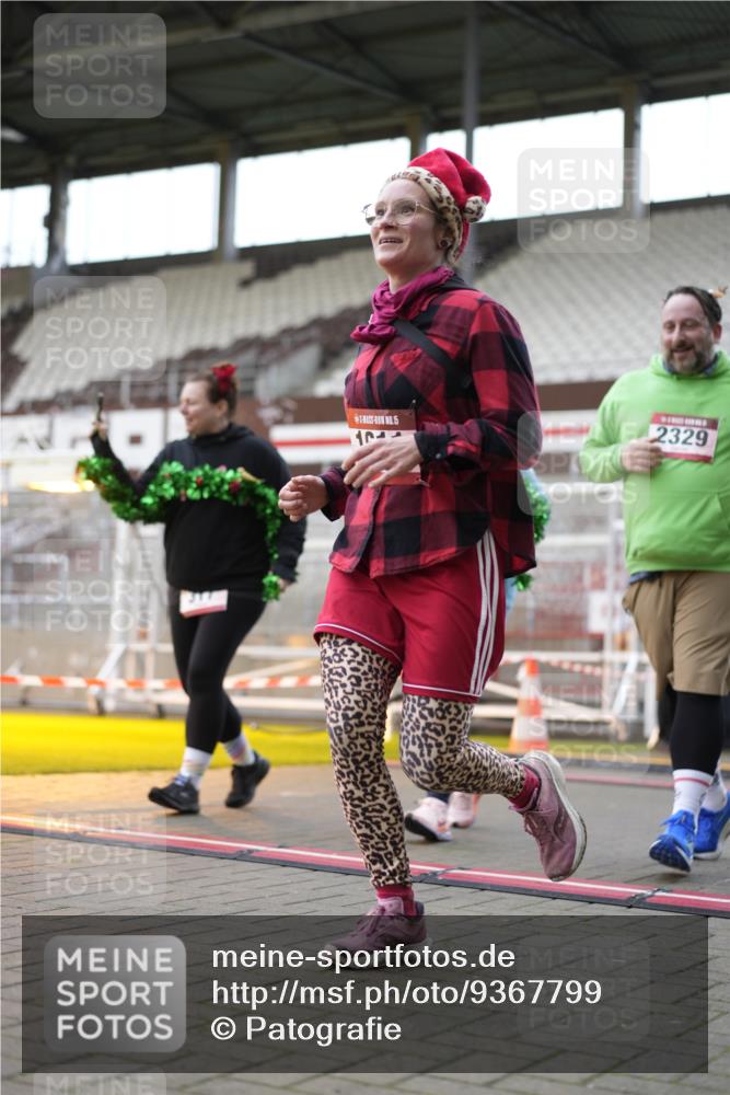 07.12.2025 - St. Pauli X-Mass-Run No. 15 Patografie http://msf.ph/oto/9367799 07.12.2025 11:02:08 Ziel 95, 193, 314, 317, 838, 842, 847, 1143, 1416, 1611, 2329, 2519, 2520 meine-sportfotos.de