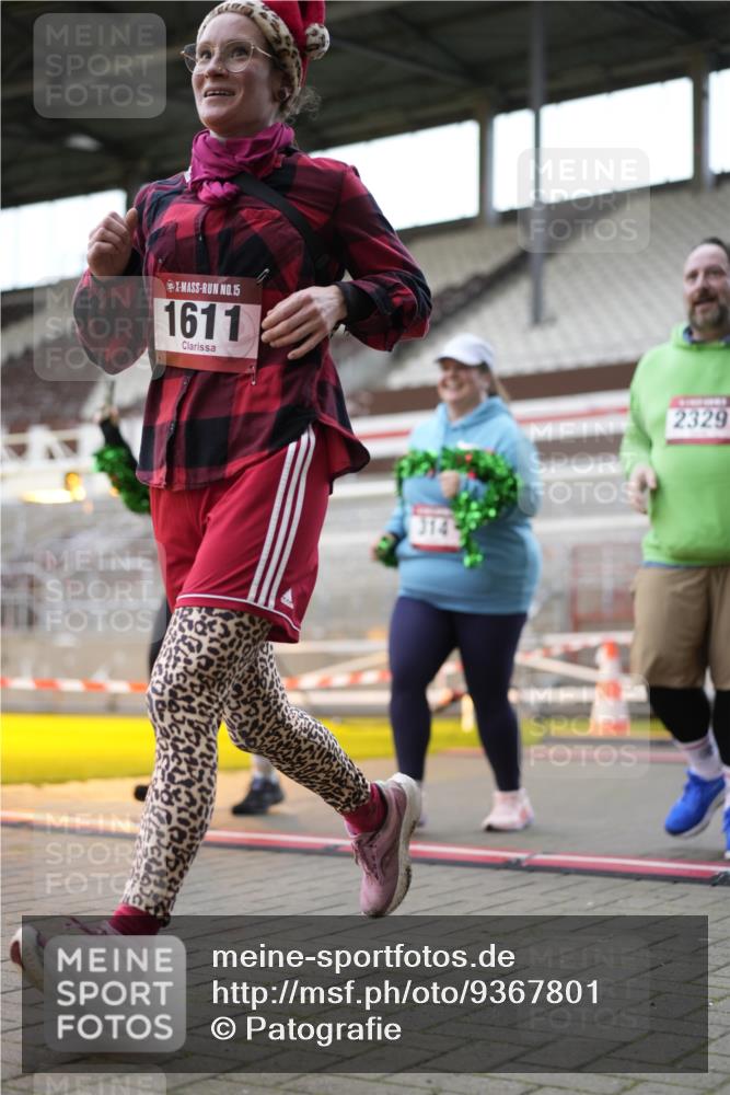 07.12.2025 - St. Pauli X-Mass-Run No. 15 Patografie http://msf.ph/oto/9367801 07.12.2025 11:02:09 Ziel 95, 193, 314, 317, 838, 847, 1143, 1416, 1611, 2329, 2519, 2520 meine-sportfotos.de