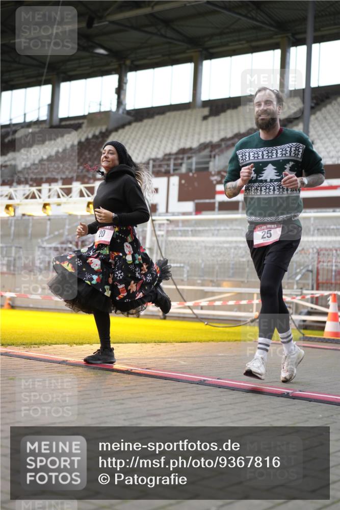 07.12.2025 - St. Pauli X-Mass-Run No. 15 Patografie http://msf.ph/oto/9367816 07.12.2025 11:02:27 Ziel 20, 25, 542, 547, 746, 747, 749, 751, 2519, 2520 meine-sportfotos.de