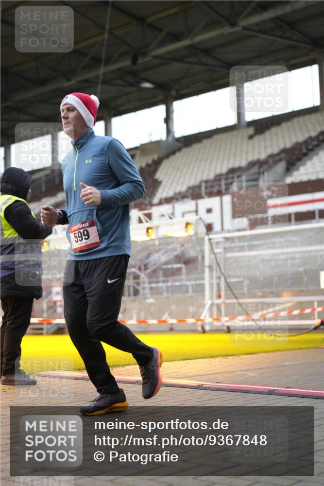 07.12.2025 - St. Pauli X-Mass-Run No. 15 Patografie http://msf.ph/oto/9367848 07.12.2025 11:02:54 Ziel 151, 160, 502, 574, 599, 602, 612, 875, 880, 953, 997, 1102, 1644, 1668, 1670, 4809 meine-sportfotos.de