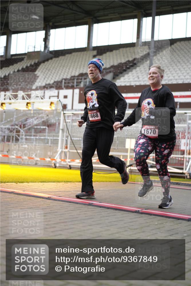 07.12.2025 - St. Pauli X-Mass-Run No. 15 Patografie http://msf.ph/oto/9367849 07.12.2025 11:02:58 Ziel 151, 160, 502, 574, 599, 602, 612, 875, 880, 953, 997, 1102, 1139, 1385, 1644, 1668, 1670, 4809 meine-sportfotos.de