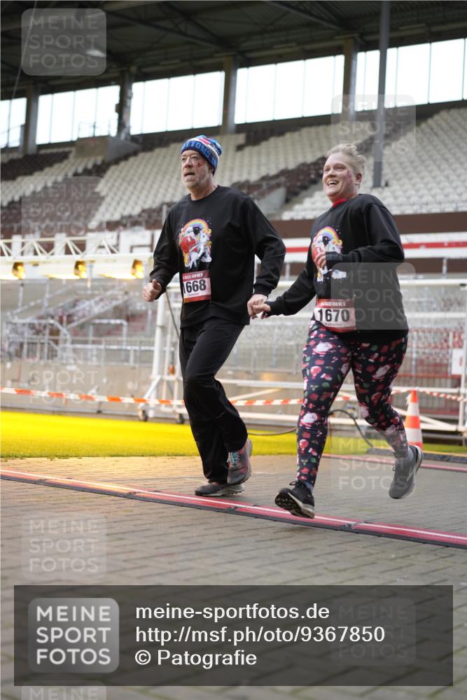 07.12.2025 - St. Pauli X-Mass-Run No. 15 Patografie http://msf.ph/oto/9367850 07.12.2025 11:02:58 Ziel 151, 160, 502, 574, 599, 602, 612, 875, 880, 953, 997, 1102, 1139, 1385, 1644, 1668, 1670, 4809 meine-sportfotos.de