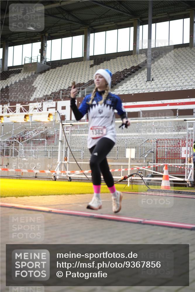 07.12.2025 - St. Pauli X-Mass-Run No. 15 Patografie http://msf.ph/oto/9367856 07.12.2025 11:03:02 Ziel 151, 160, 502, 574, 599, 602, 612, 748, 875, 880, 953, 1102, 1139, 1199, 1385, 1644, 1668, 1670, 4809 meine-sportfotos.de