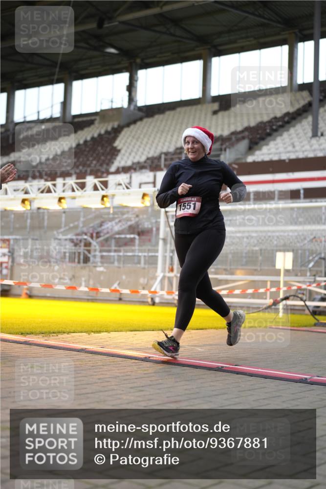 07.12.2025 - St. Pauli X-Mass-Run No. 15 Patografie http://msf.ph/oto/9367881 07.12.2025 11:03:33 Ziel 102, 109, 297, 505, 514, 1551 meine-sportfotos.de