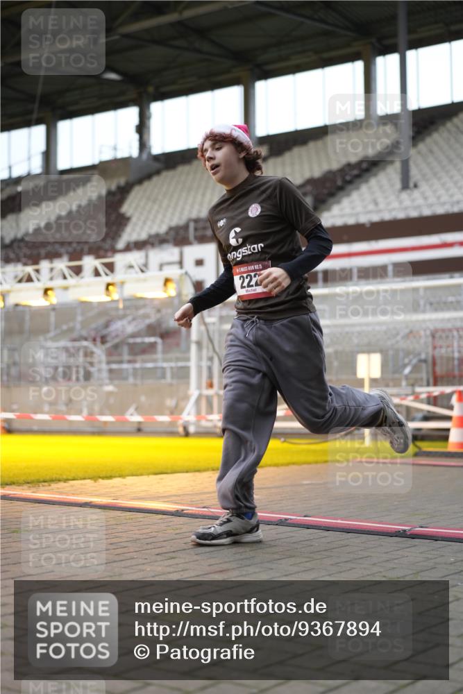 07.12.2025 - St. Pauli X-Mass-Run No. 15 Patografie http://msf.ph/oto/9367894 07.12.2025 11:03:53 Ziel 222, 432, 719, 1853, 1857, 1860 meine-sportfotos.de