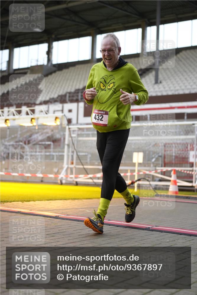 07.12.2025 - St. Pauli X-Mass-Run No. 15 Patografie http://msf.ph/oto/9367897 07.12.2025 11:03:58 Ziel 215, 216, 222, 432, 719, 764, 1853, 1857, 1860 meine-sportfotos.de