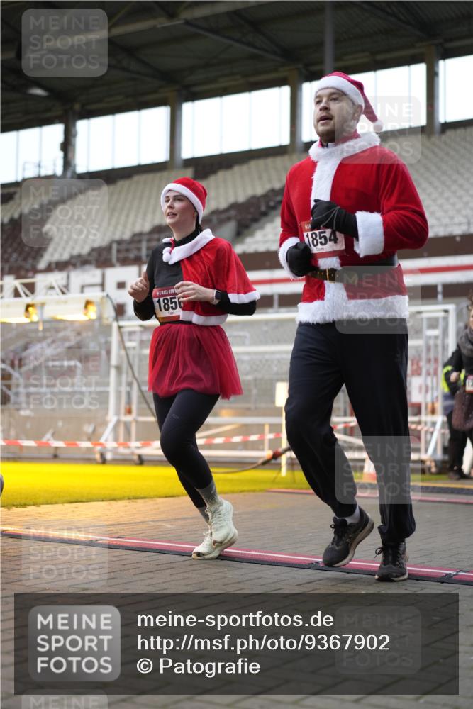 07.12.2025 - St. Pauli X-Mass-Run No. 15 Patografie http://msf.ph/oto/9367902 07.12.2025 11:04:04 Ziel 215, 216, 222, 432, 734, 764, 1200, 1252, 1254, 1401, 1695, 1854, 1856 meine-sportfotos.de