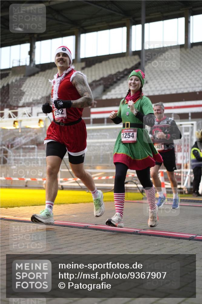 07.12.2025 - St. Pauli X-Mass-Run No. 15 Patografie http://msf.ph/oto/9367907 07.12.2025 11:04:07 Ziel 215, 216, 222, 305, 432, 734, 764, 1200, 1252, 1254, 1401, 1695, 1854, 1856 meine-sportfotos.de